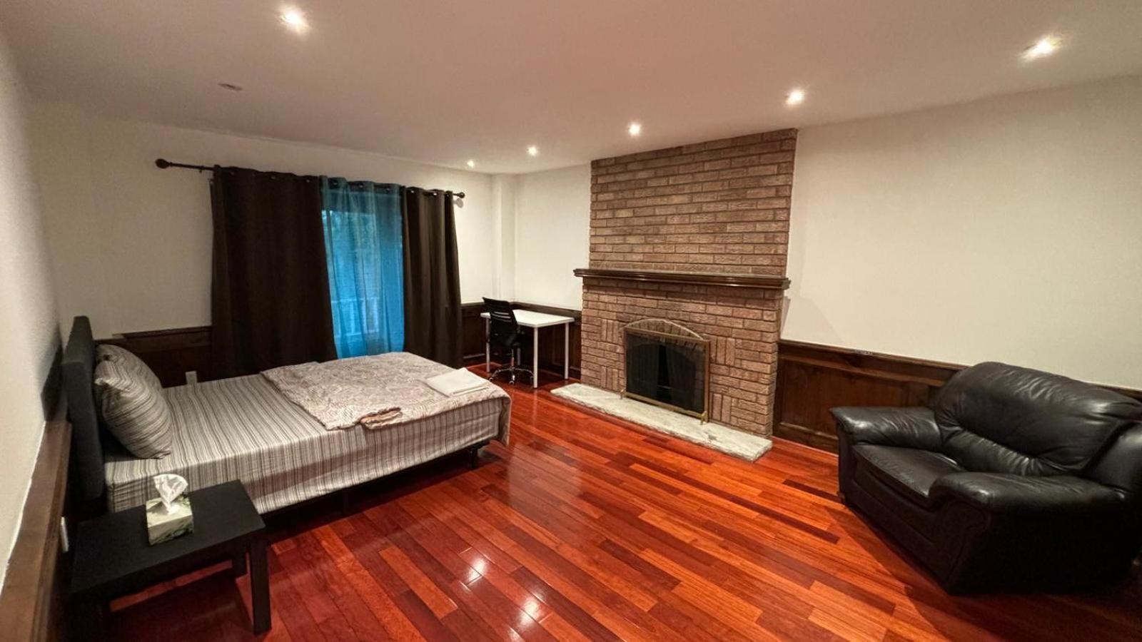 Hollywell Apartment Mississauga Exterior photo
